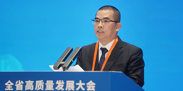 01月，，全省高质量开展大会召开，，天下工商联副主席、、、集团董事长温志芬作为企业代表加入大会.jpg